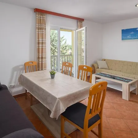 1 Bedroom Awesome In Apartment *