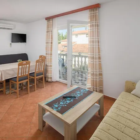 1 Bedroom Awesome In Apartment